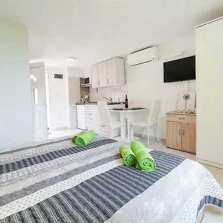 Apartmani Sandra Rovini Moscenice Exterior photo