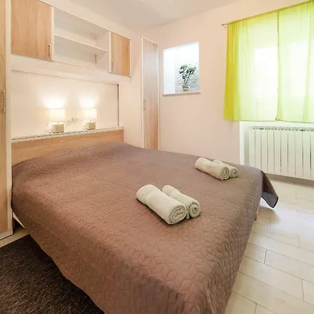 Apartmani Sandra Rovini Moscenice Exterior photo