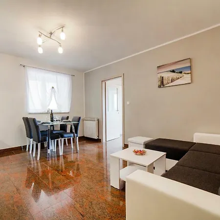 Apartmani Sandra Rovini Moscenice Exterior photo